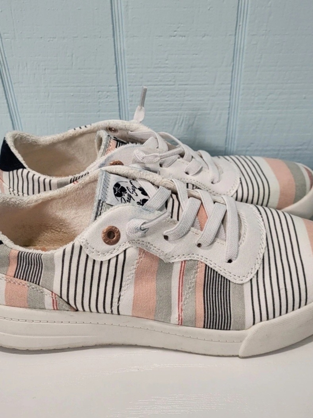 Roxy Bayshore Slip On Sneakers Women's Sz 7 Grey White Pink Stripe - Picture 4 of 8
